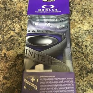 Brand new Oakley Infinite Hero Microclear bag